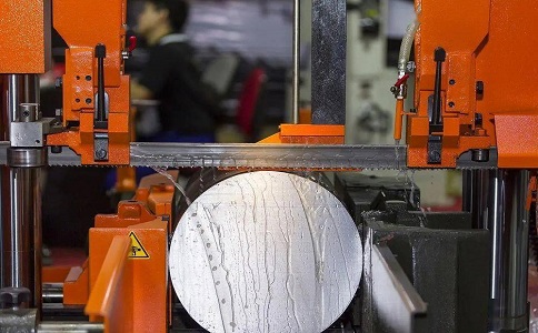 中堂镇立式金属带锯床切削出现跑带故障解决方法！